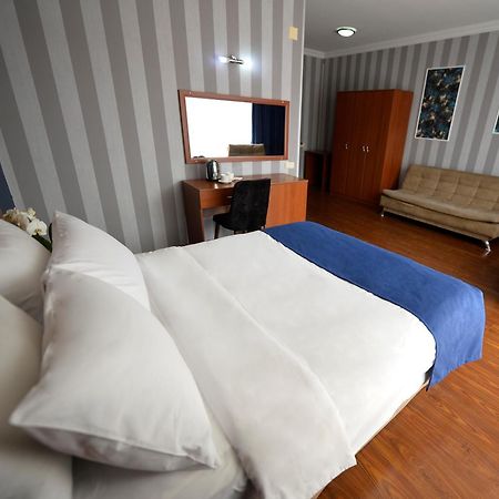 Aura Boutique Hotel Батуми Номер фото