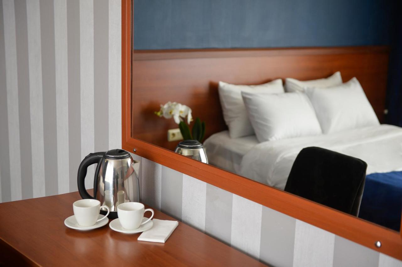 Aura Boutique Hotel Батуми Экстерьер фото