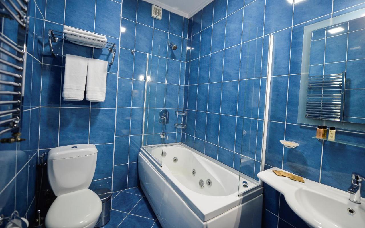 Aura Boutique Hotel Батуми Экстерьер фото