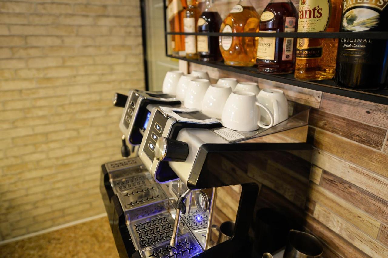 Aura Boutique Hotel Батуми Экстерьер фото
