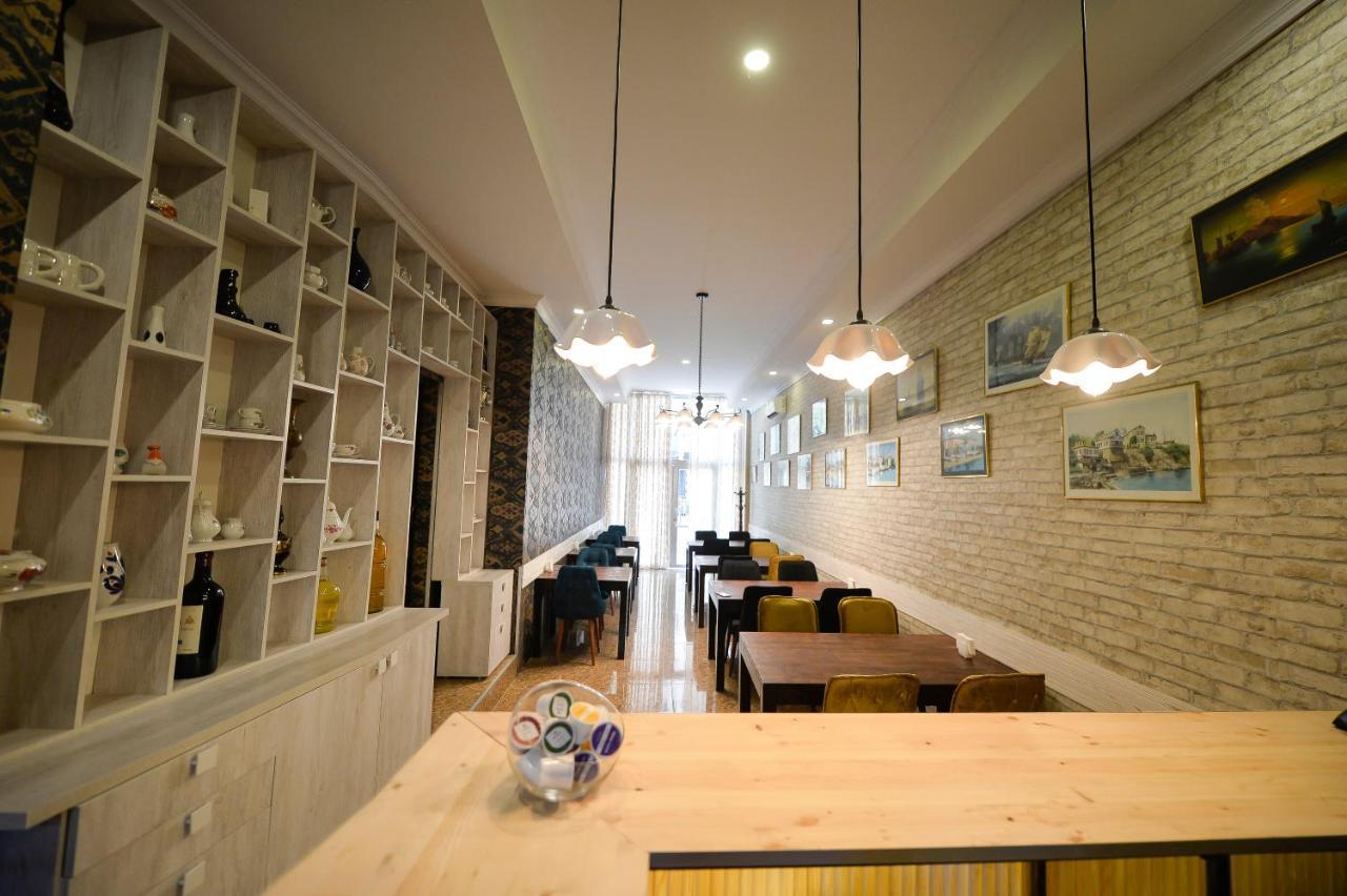 Aura Boutique Hotel Батуми Экстерьер фото