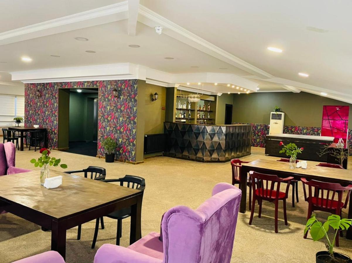Aura Boutique Hotel Батуми Экстерьер фото